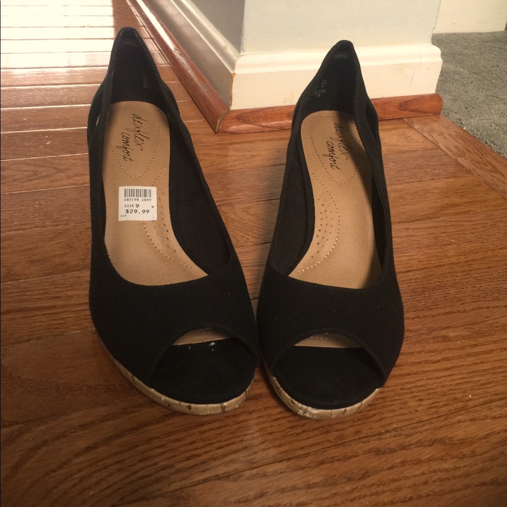 Black wedges